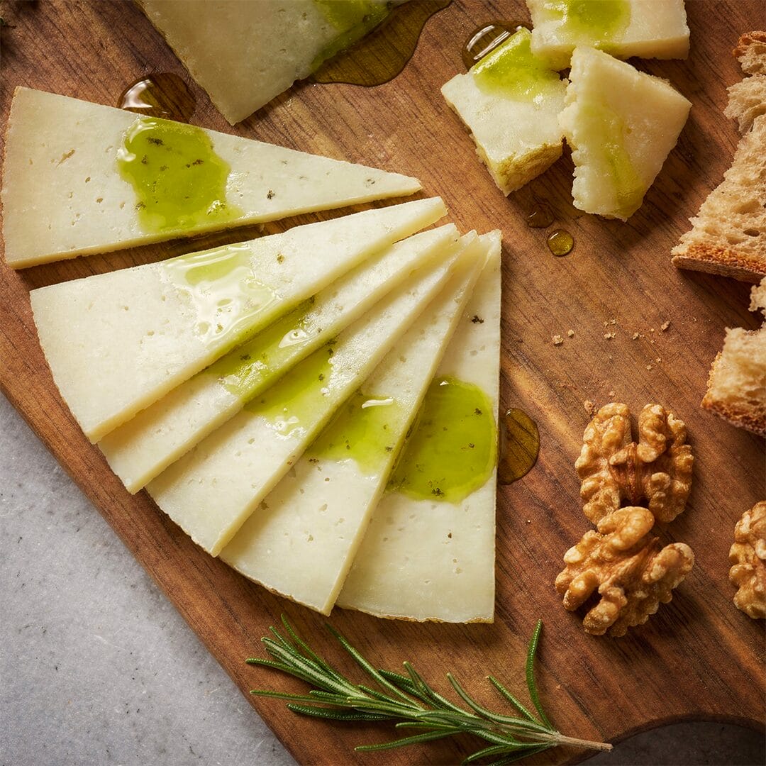Queso de cabra curado en AOVE